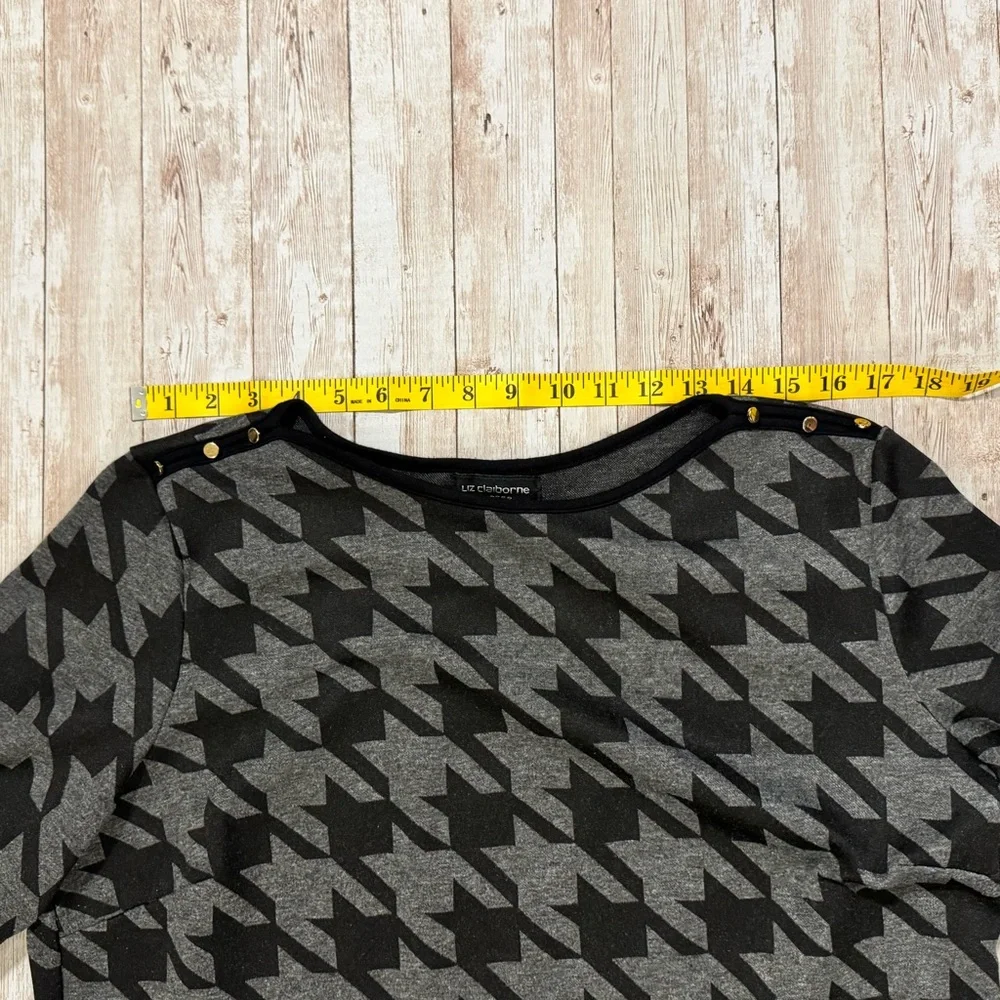 Liz Claiborne Gray Houndstooth Short Sleeve Top - Picture 5 of 9